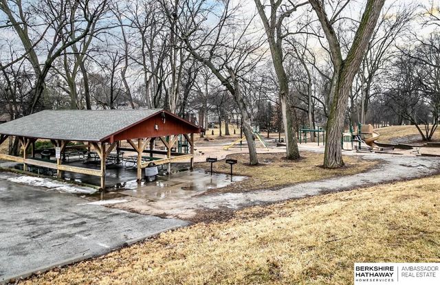 21479 Brentwood Road, Elkhorn, NE 68022