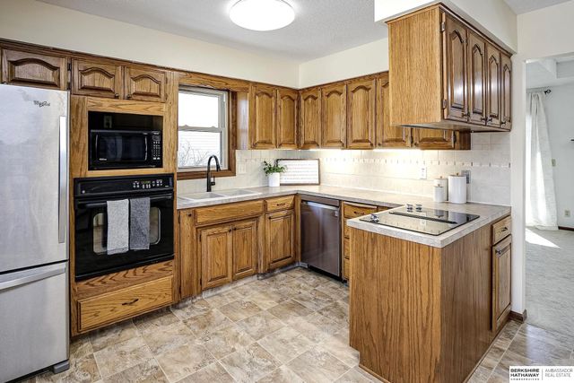 21479 Brentwood Road, Elkhorn, NE 68022