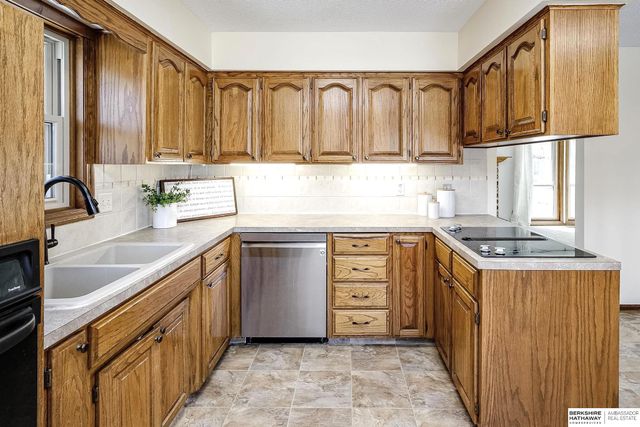 21479 Brentwood Road, Elkhorn, NE 68022