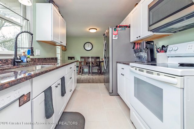 4037 S Pine Dell Drive, Lansing, MI 48911