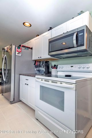 4037 S Pine Dell Drive, Lansing, MI 48911