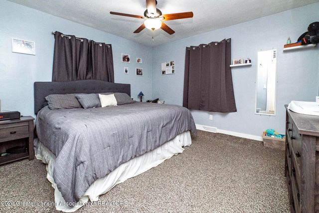 4037 S Pine Dell Drive, Lansing, MI 48911