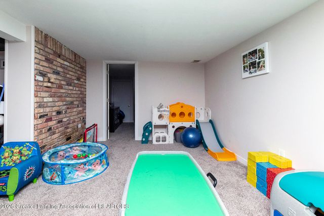 4037 S Pine Dell Drive, Lansing, MI 48911