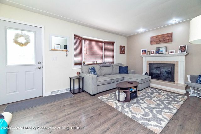 4037 S Pine Dell Drive, Lansing, MI 48911