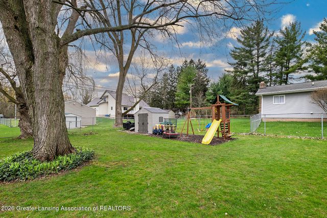 4037 S Pine Dell Drive, Lansing, MI 48911