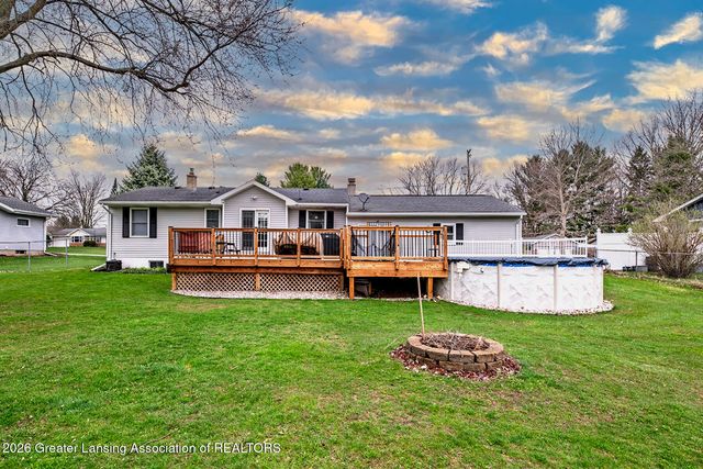 4037 S Pine Dell Drive, Lansing, MI 48911