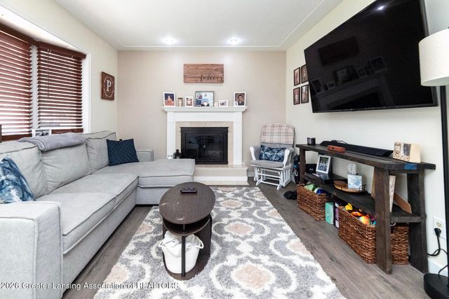4037 S Pine Dell Drive, Lansing, MI 48911