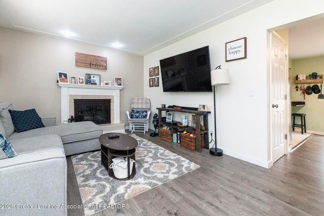 4037 S Pine Dell Drive, Lansing, MI 48911