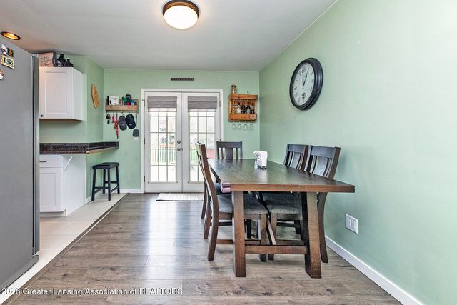 4037 S Pine Dell Drive, Lansing, MI 48911