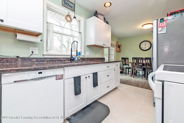 4037 S Pine Dell Drive, Lansing, MI 48911