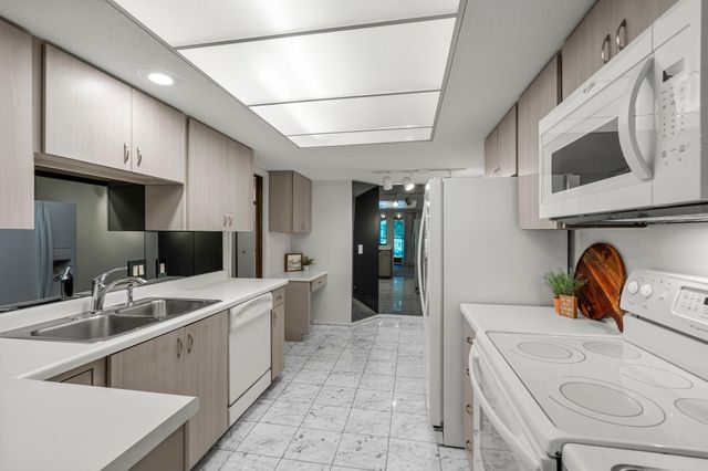 8549 Irwin Road 239, Bloomington, MN 55437