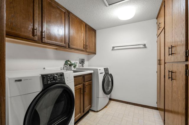 8549 Irwin Road 239, Bloomington, MN 55437