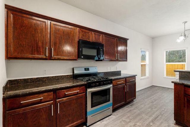 950 Oak Glen Drive, Willis, TX 77378