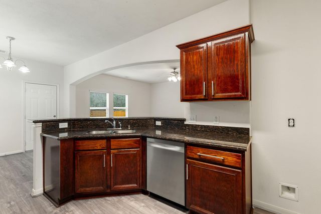 950 Oak Glen Drive, Willis, TX 77378