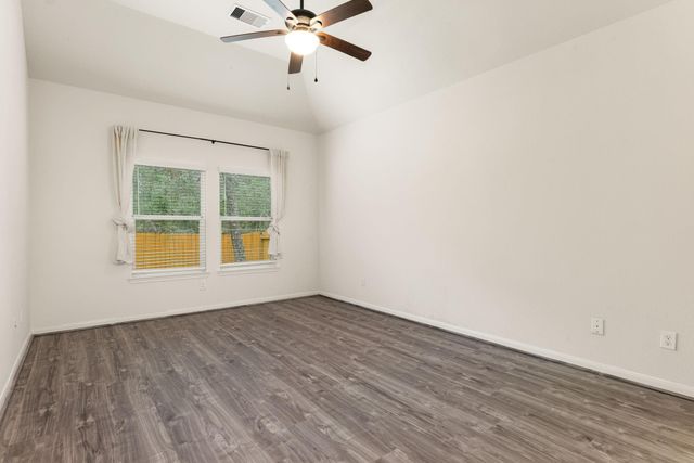 950 Oak Glen Drive, Willis, TX 77378