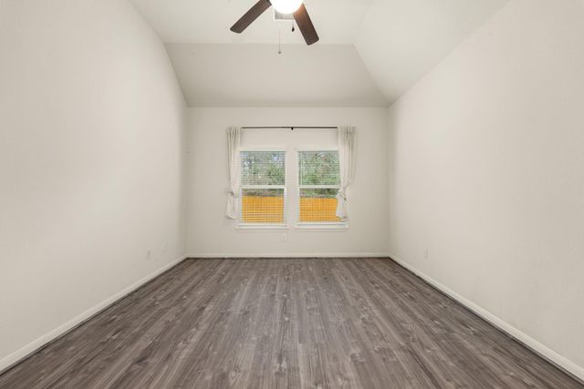 950 Oak Glen Drive, Willis, TX 77378