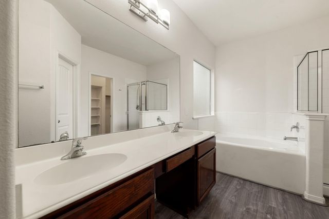 950 Oak Glen Drive, Willis, TX 77378