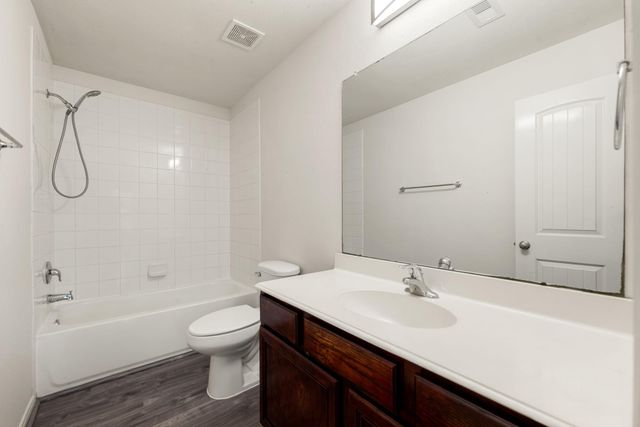 950 Oak Glen Drive, Willis, TX 77378