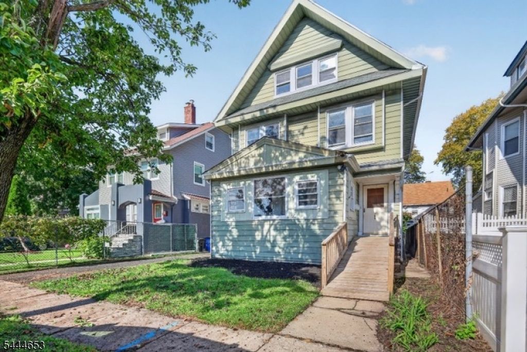 389 N Maple Ave, East Orange City, NJ 07017 — photo 2