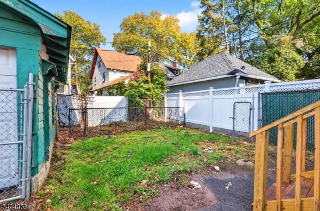 389 N Maple Ave, East Orange City, NJ 07017 — photo 4