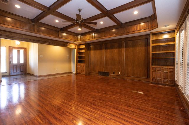 714 MILL CREEK Road, Lancaster, TX 75146