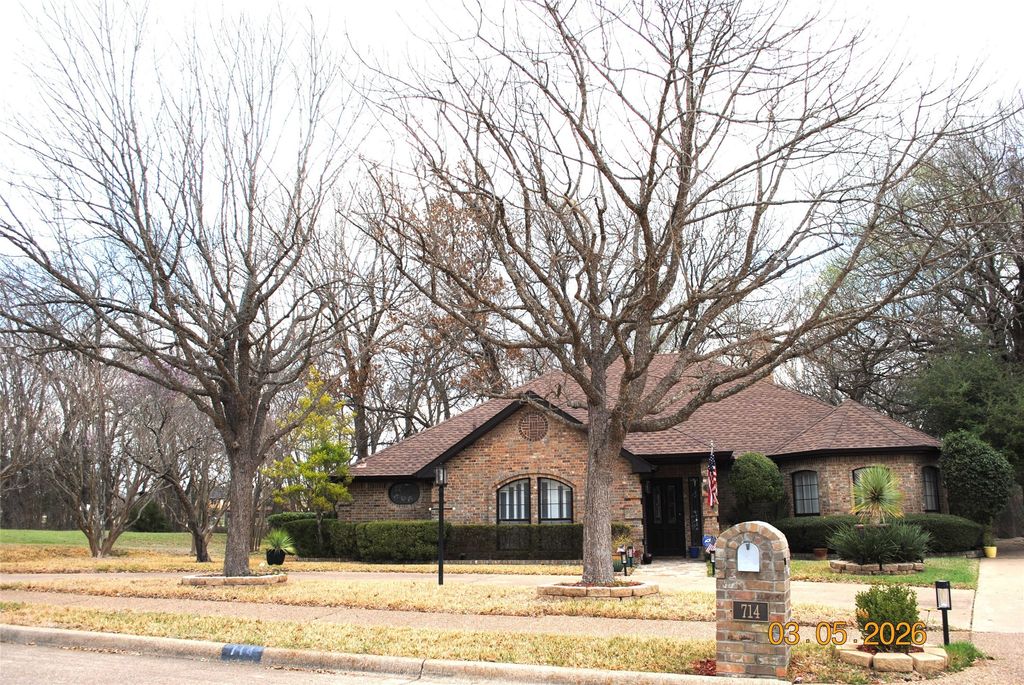 714 MILL CREEK Road, Lancaster, TX 75146