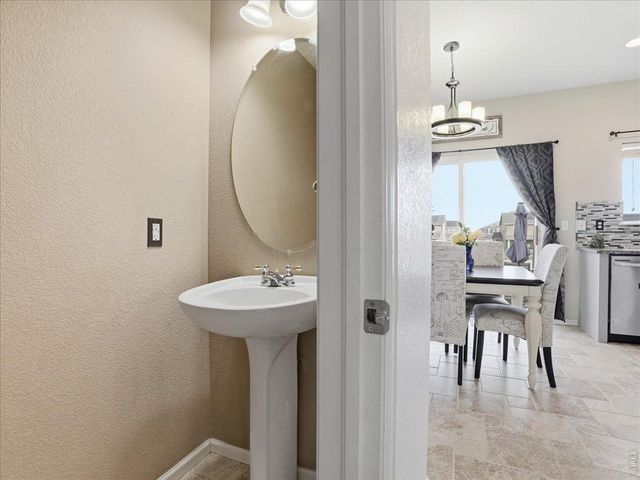 24703 E Kansas Cir, Aurora, CO 80018