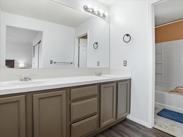 24703 E Kansas Cir, Aurora, CO 80018