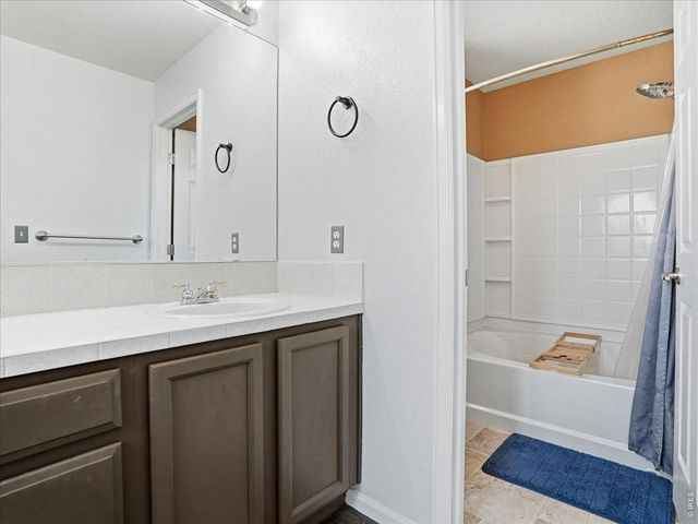 24703 E Kansas Cir, Aurora, CO 80018