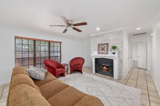 2123 Mistletoe Avenue A, Fort Worth, TX 76110