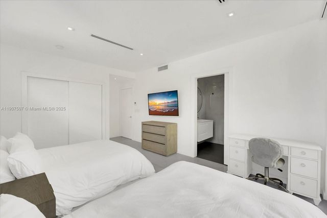 7830 Atlantic Way, Miami Beach, FL 33141