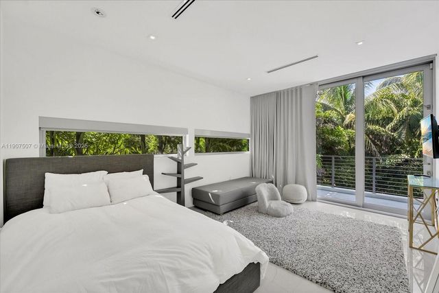 7830 Atlantic Way, Miami Beach, FL 33141