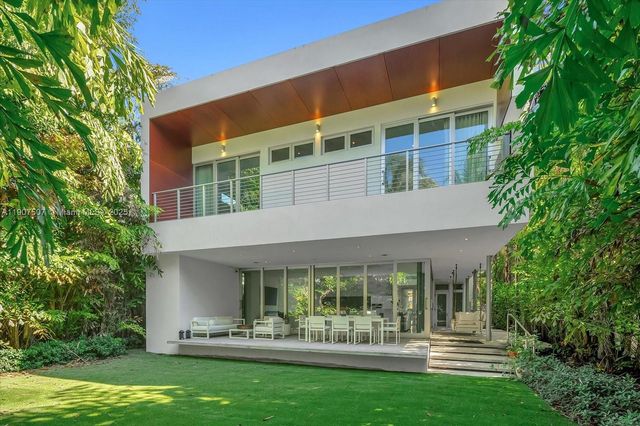 7830 Atlantic Way, Miami Beach, FL 33141