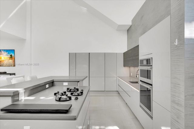 7830 Atlantic Way, Miami Beach, FL 33141