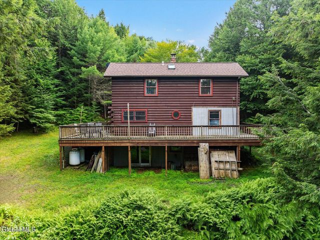 1087 N Hunt Lake Road, Corinth, NY 12822