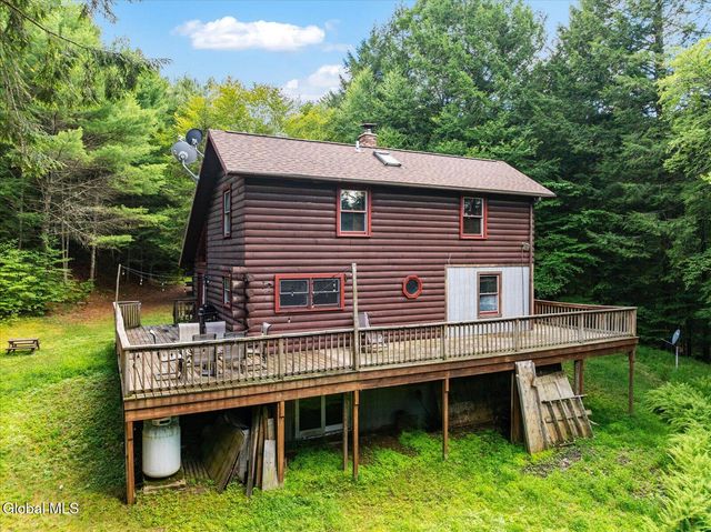 1087 N Hunt Lake Road, Corinth, NY 12822