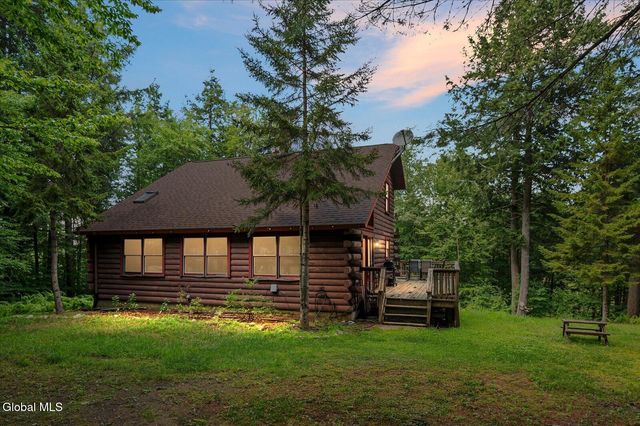 1087 N Hunt Lake Road, Corinth, NY 12822