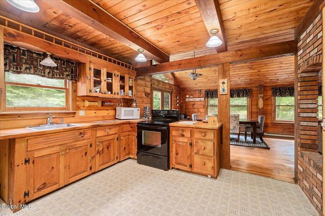 1087 N Hunt Lake Road, Corinth, NY 12822