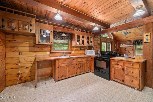 1087 N Hunt Lake Road, Corinth, NY 12822