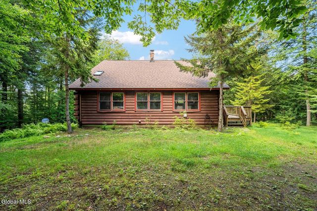 1087 N Hunt Lake Road, Corinth, NY 12822