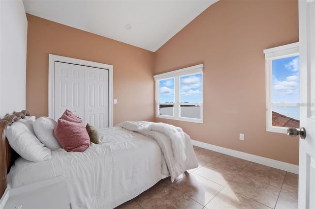 3215 GULF CITY ROAD, Ruskin, FL 33570