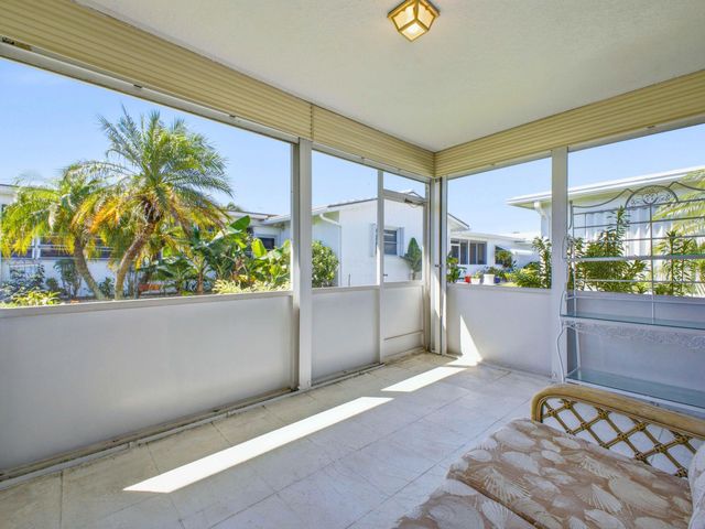 2020 SW 17th Avenue, Boynton Beach, FL 33426