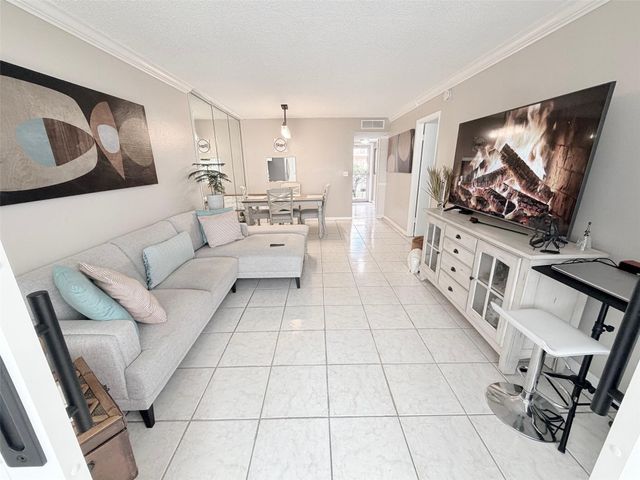 3040 Holiday Springs Blvd 110, Margate, FL 33063