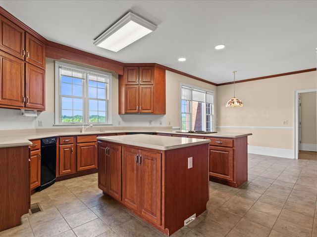 954 Molino Rd, Fayetteville, TN 37334