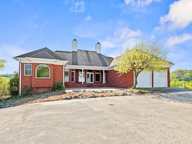 954 Molino Rd, Fayetteville, TN 37334