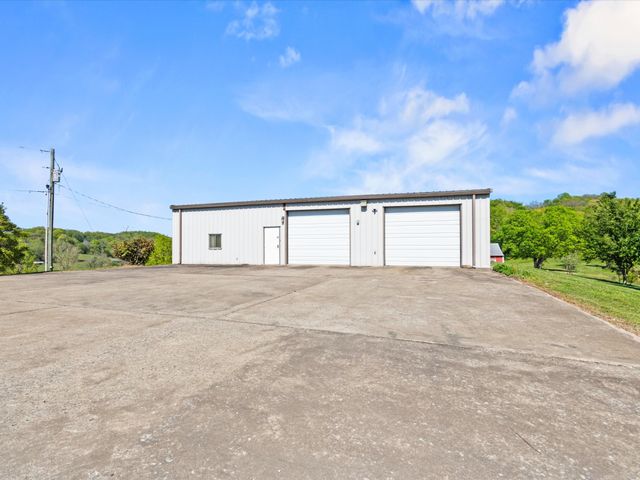954 Molino Rd, Fayetteville, TN 37334
