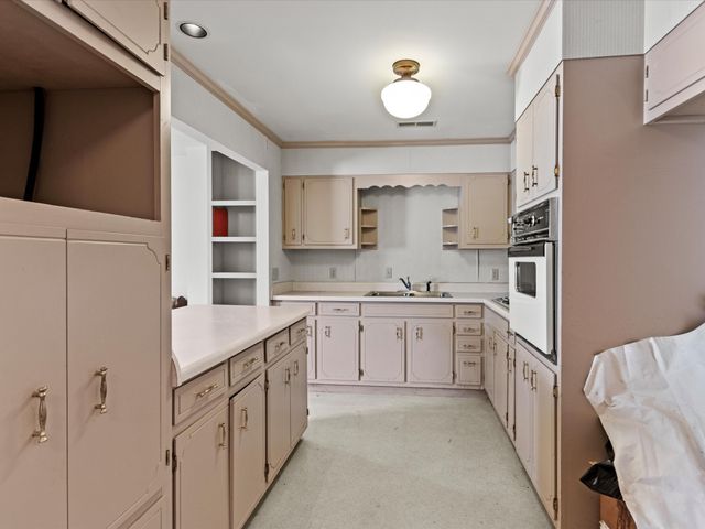 954 Molino Rd, Fayetteville, TN 37334