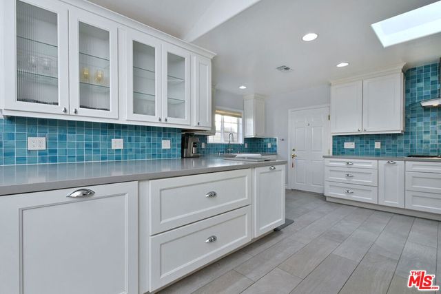 6015 Topeka Drive, Tarzana, CA 91356