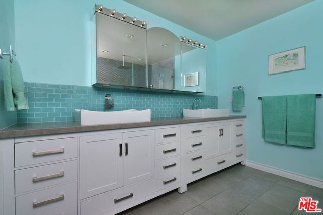 6015 Topeka Drive, Tarzana, CA 91356