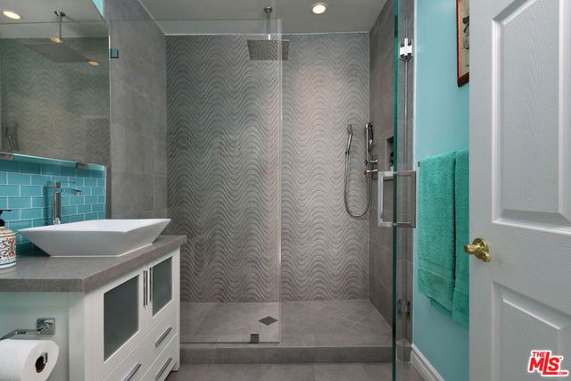 6015 Topeka Drive, Tarzana, CA 91356